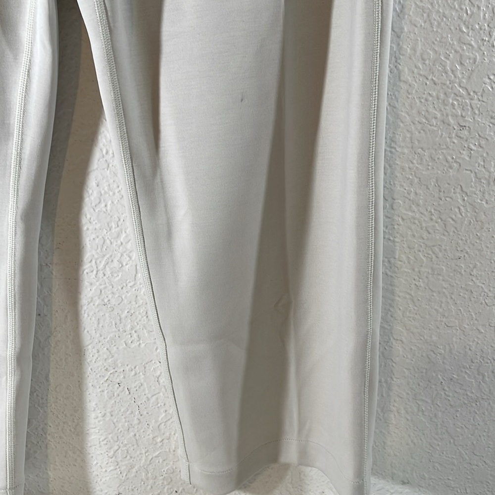 LULULEMON Softstreme High-Rise Straight-Leg Cropped 24” Length Bone Size 10 NEW - Picture 6 of 15